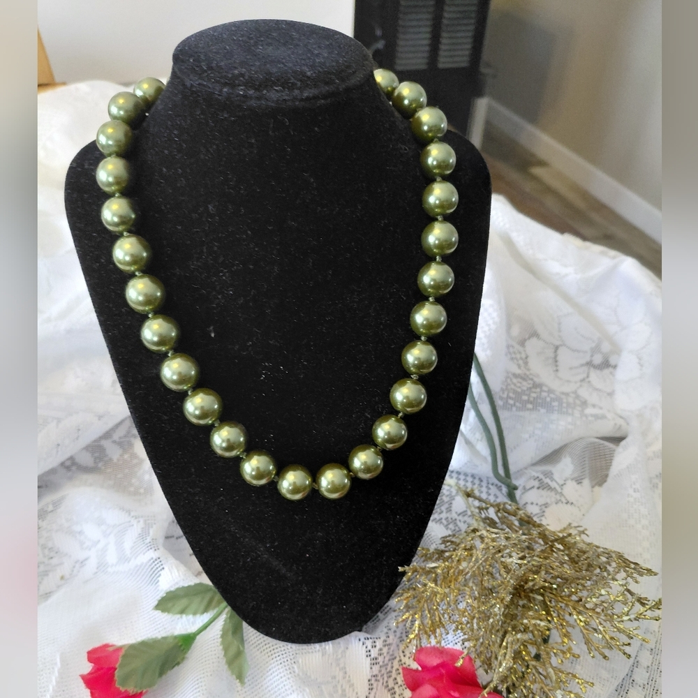 Elegant Olive Green Necklace